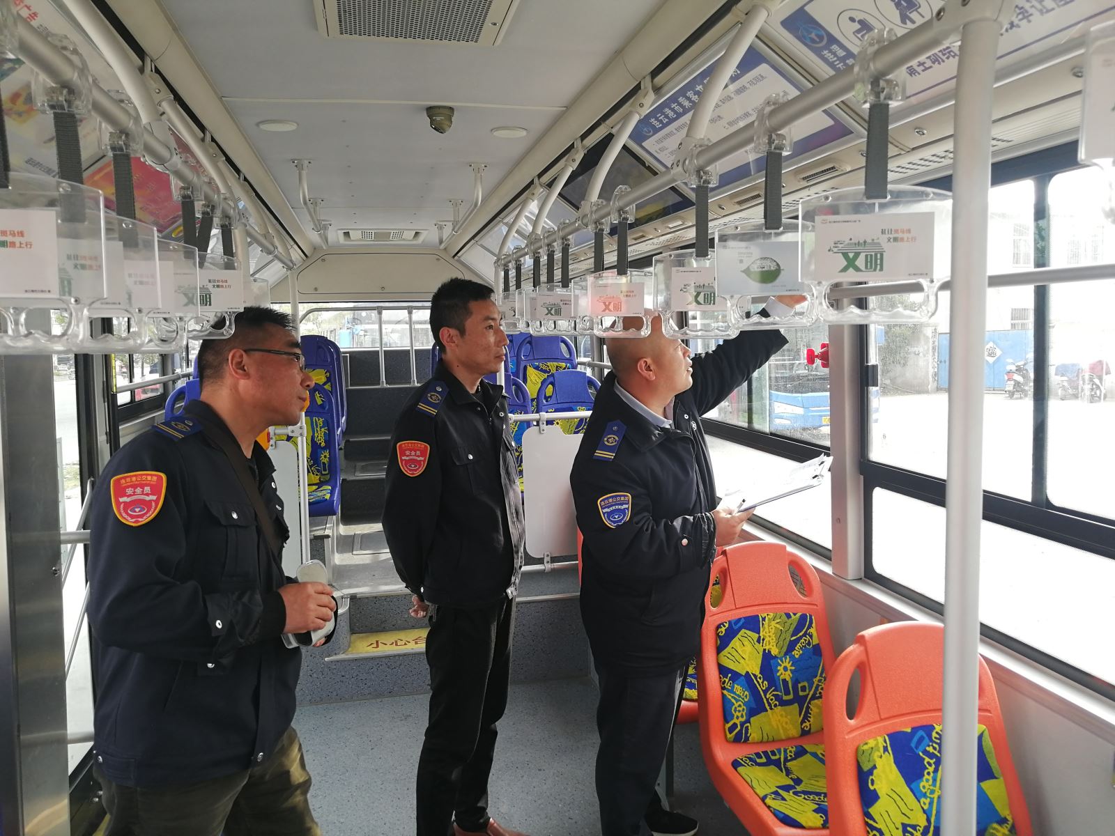 公交集團(tuán)公交事業(yè)一部開(kāi)展“五一”前機(jī)務(wù)大檢查為安全運(yùn)營(yíng)保駕護(hù)航